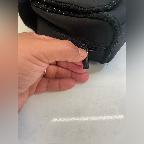 Beautiful Chanel Perfumes Black Makeup Bag/ Traveling Case - Picture 6 of 8